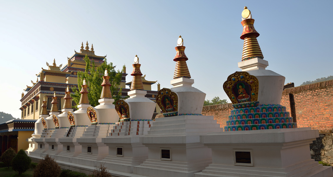 八大舍利塔与转经轮