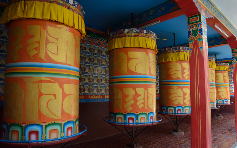 八大舍利塔与转经轮