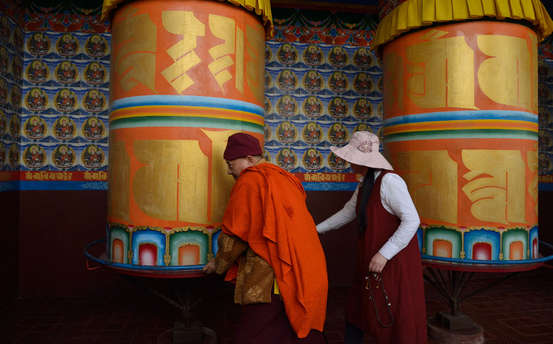 八大舍利塔与转经轮